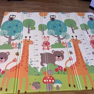 Baby playmat 70x 77.5 with double sided design.
